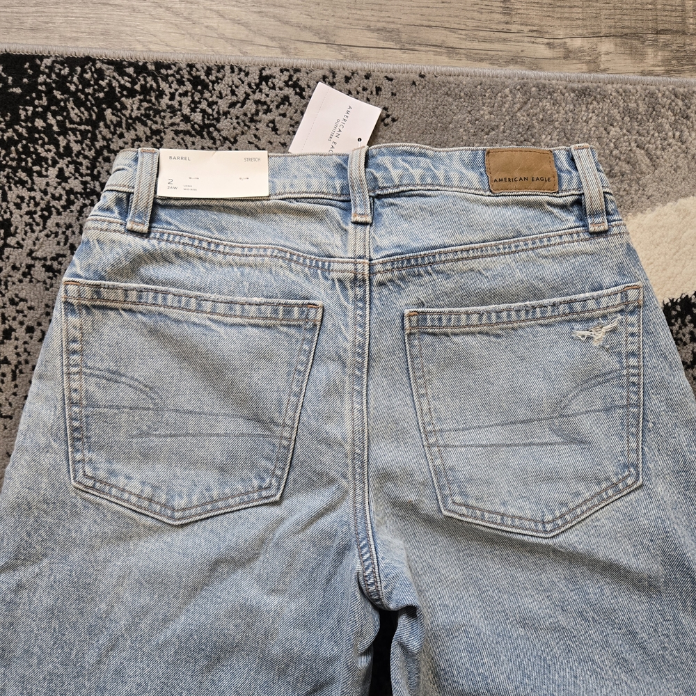 Light Wash Women's Jeans - Classic Straight Leg American Eagle - Picture 4 of 6